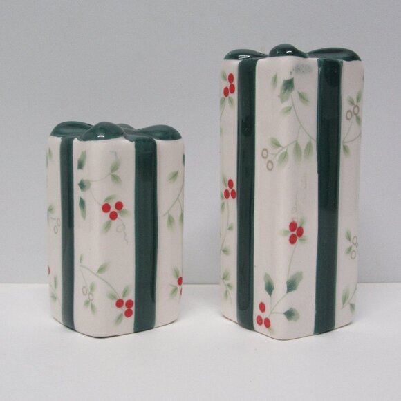 NEW! Pfaltzgraff Winterberry Figural Salt & Pepper Shakers - Christmas Gifts - Picture 2 of 6